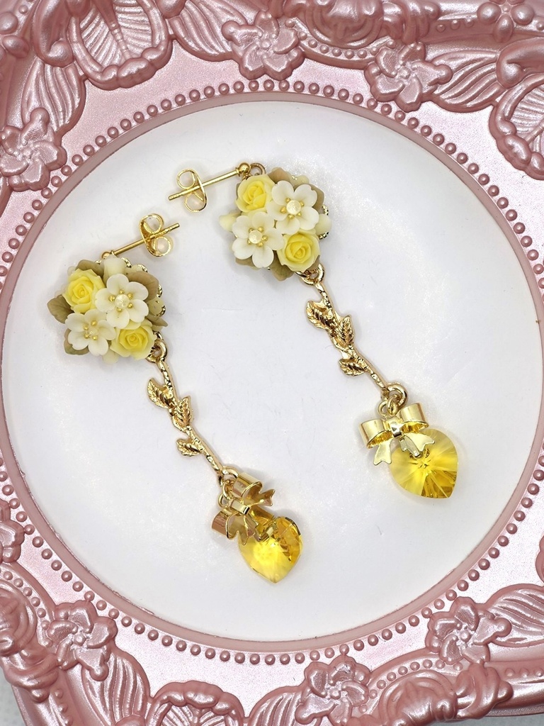 142 桜と黄色のバラブーケピアス(トパーズスワロ)(サージカルステンレス)パーツ変更可