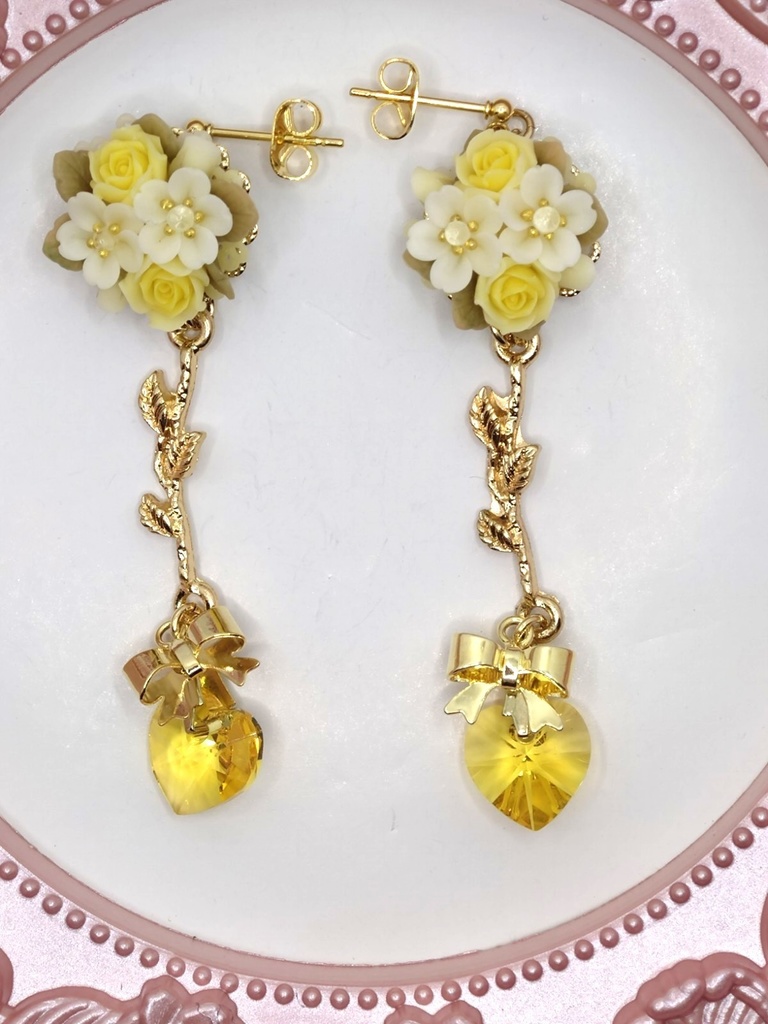 142 桜と黄色のバラブーケピアス(トパーズスワロ)(サージカルステンレス)パーツ変更可