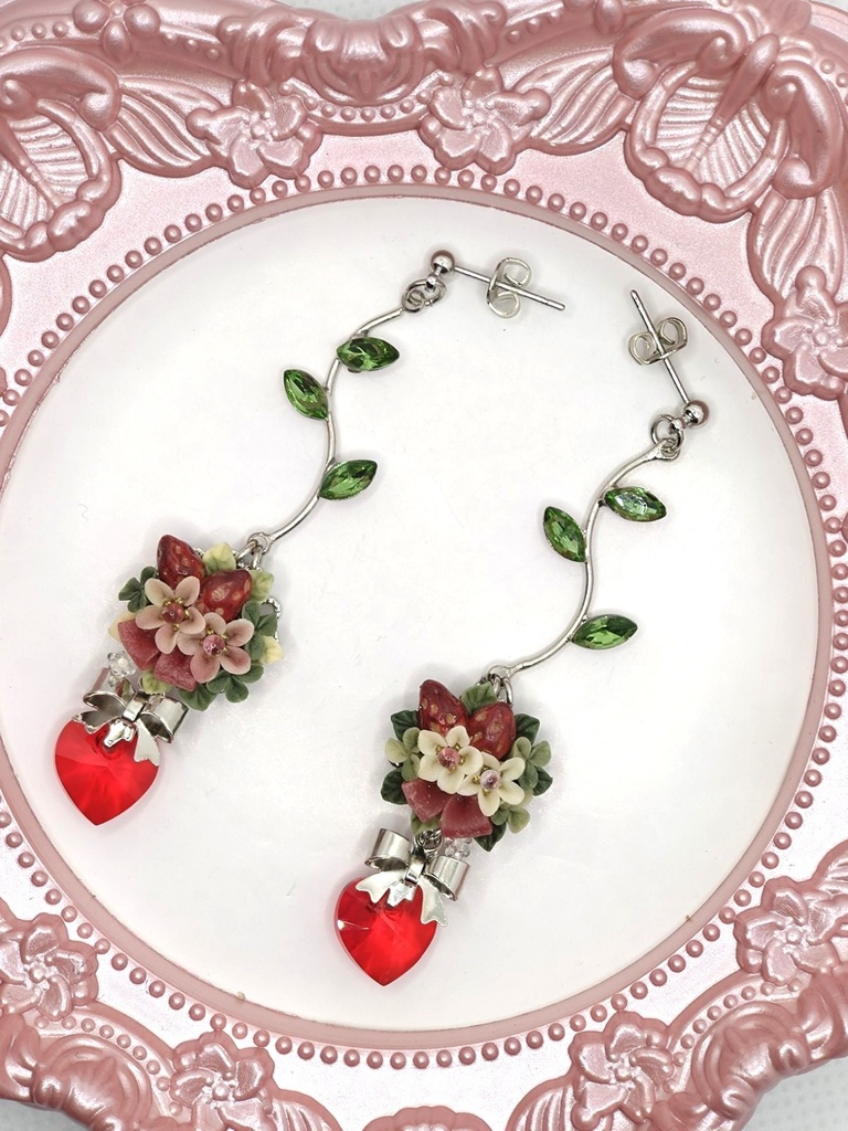 赤苺のブーケピアス