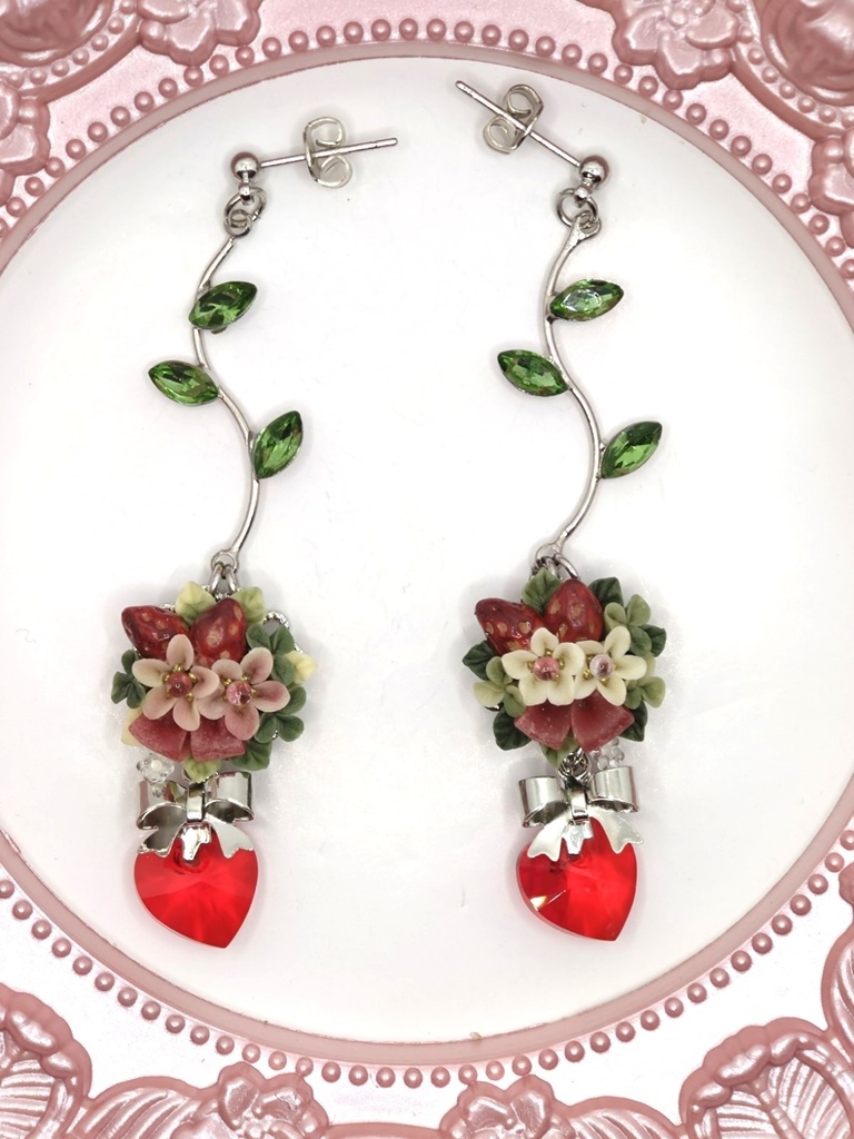 赤苺のブーケピアス