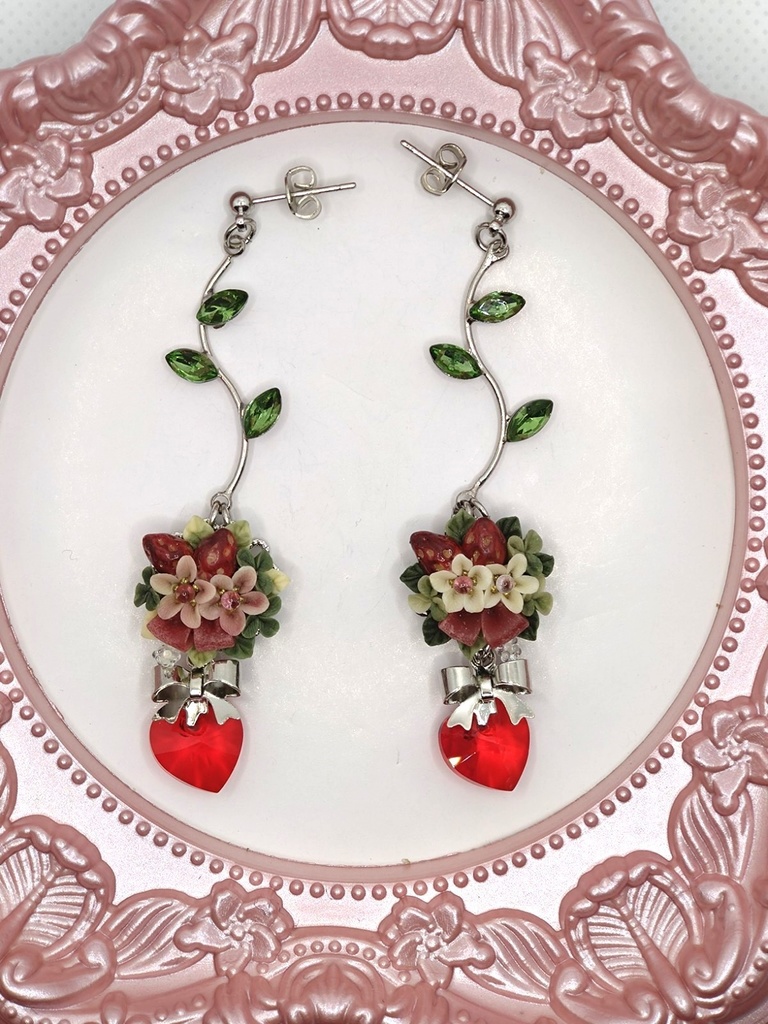 赤苺のブーケピアス