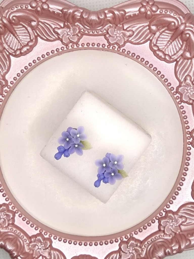 ライラックのミニブーケピアス（青紫）(サージカルステンレス）