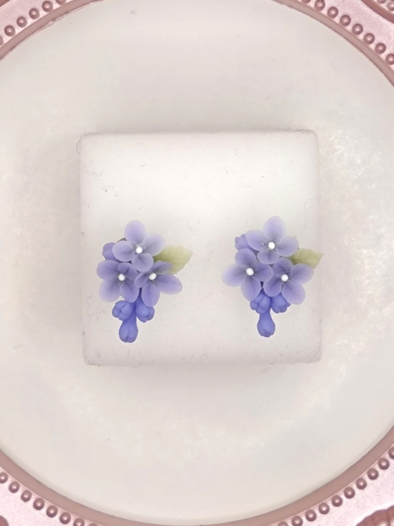 ライラックのミニブーケピアス(青紫)(サージカルステンレス)