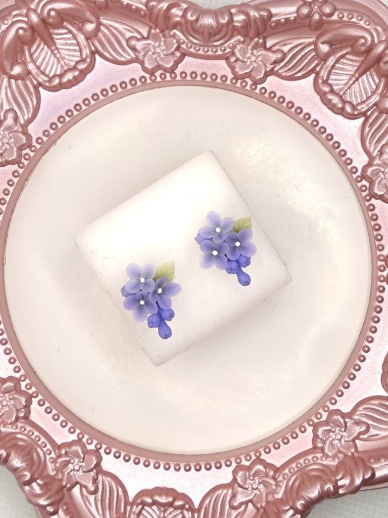 ライラックのミニブーケピアス(青紫)(サージカルステンレス)