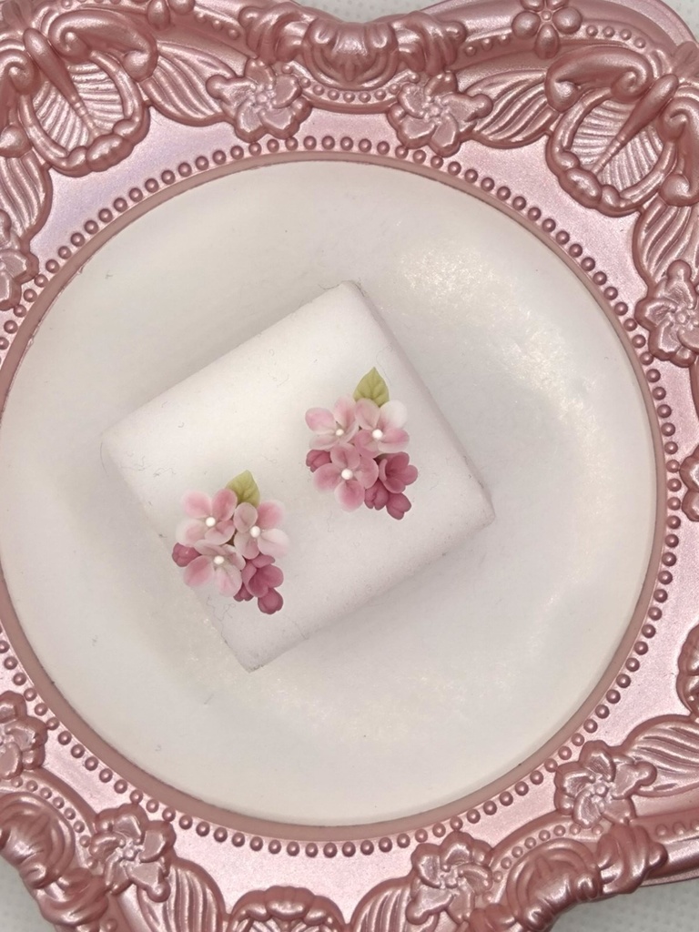 177 ライラックのミニブーケピアス(濃ピンク)(サージカルステンレス)