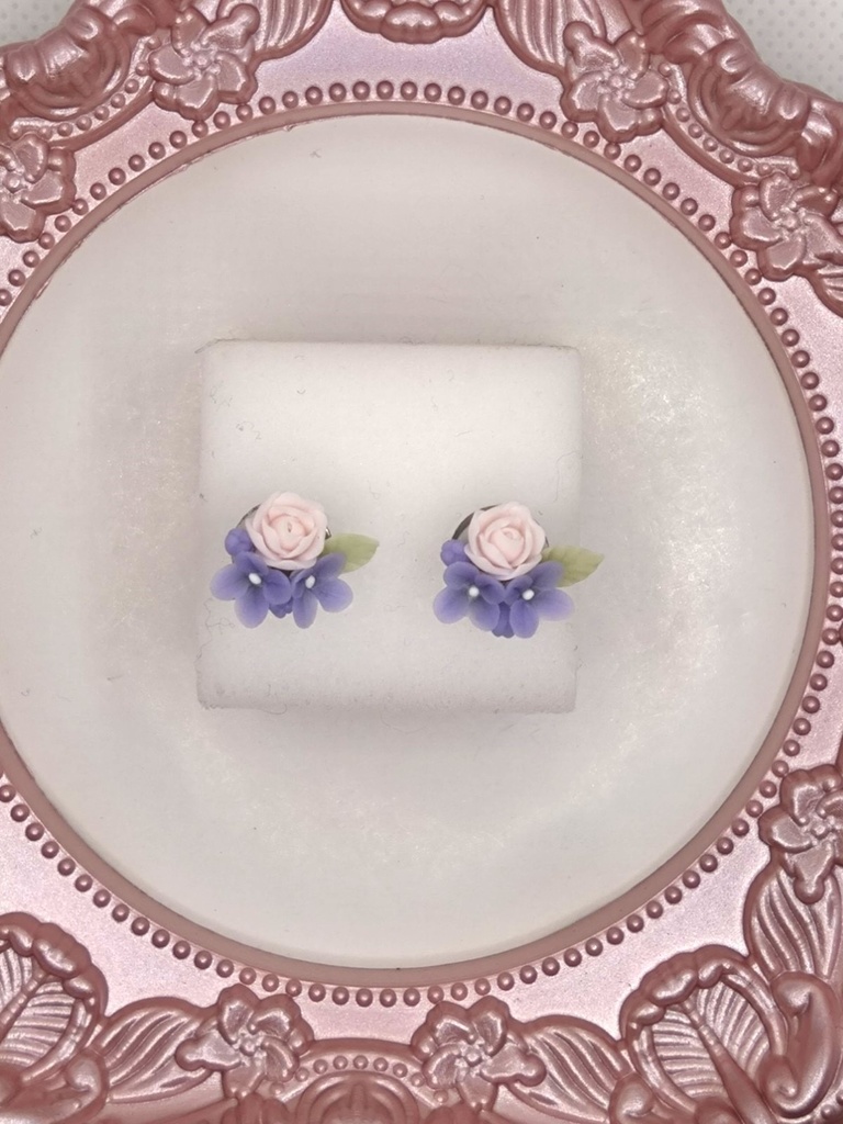 バラとライラックのミニブーケピアス