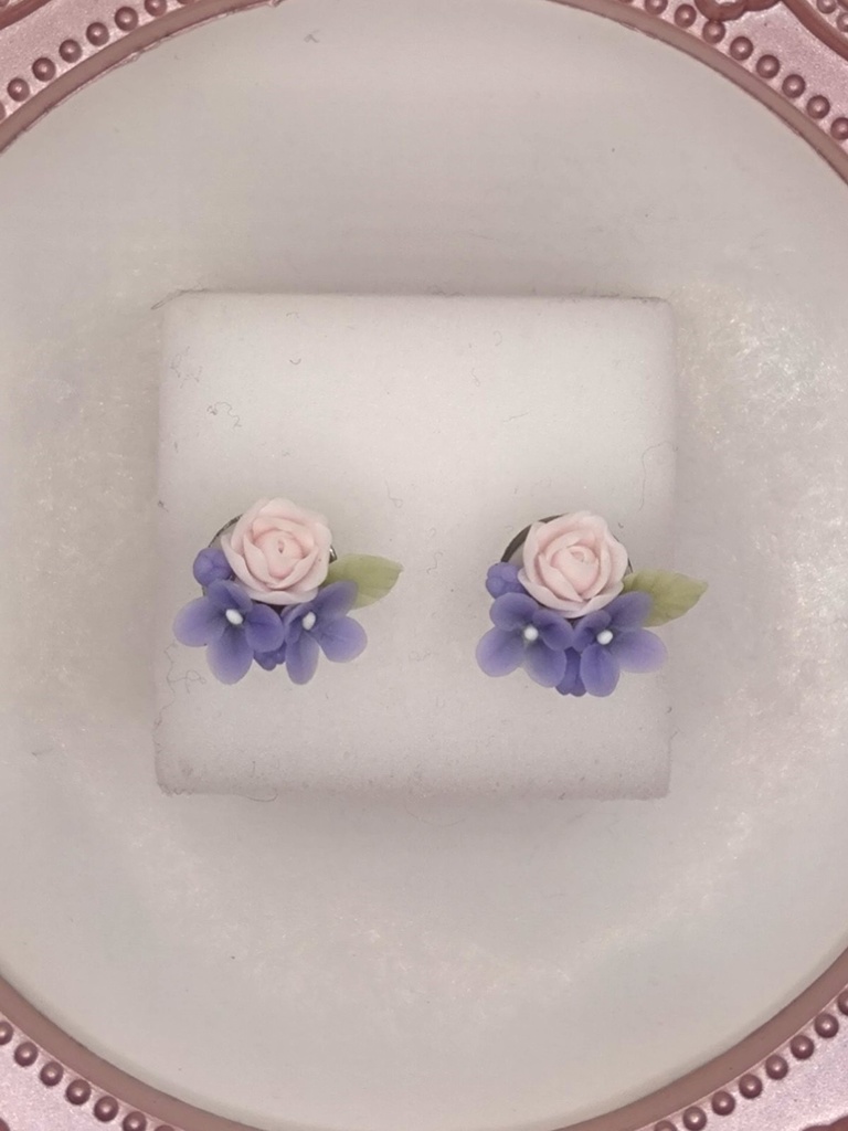 バラとライラックのミニブーケピアス