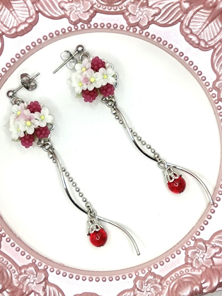 183 ワイン色の木苺ブーケピアス(サージカルステンレス)パーツ変更可