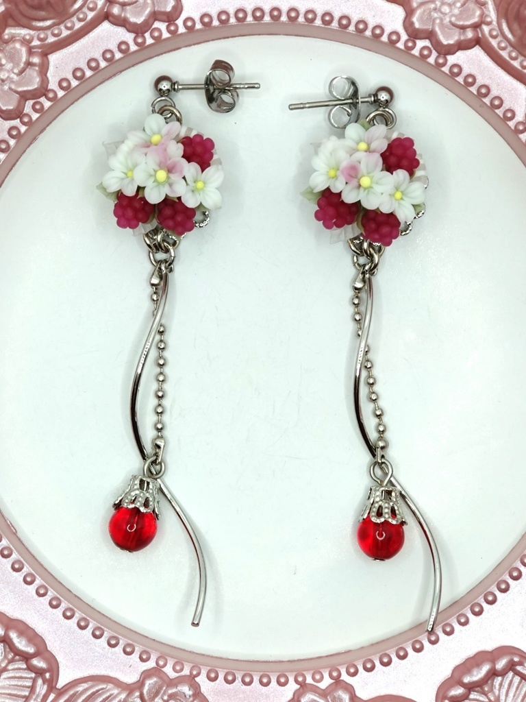 183 ワイン色の木苺ブーケピアス(サージカルステンレス)パーツ変更可