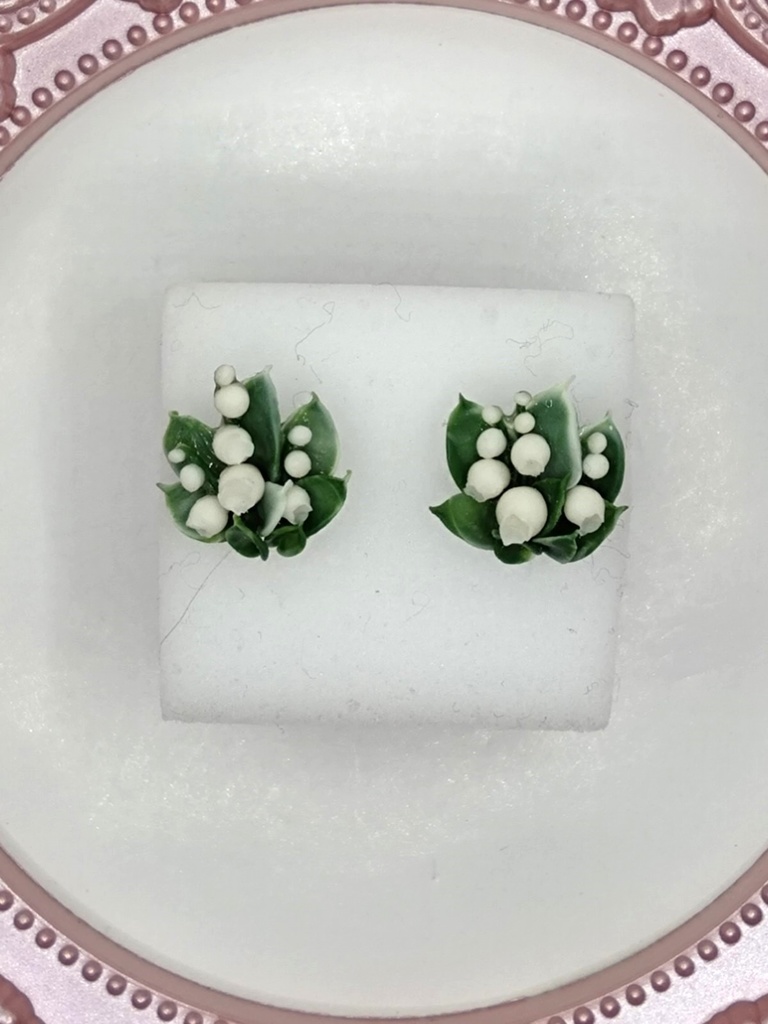 186 スズランのミニブーケピアス