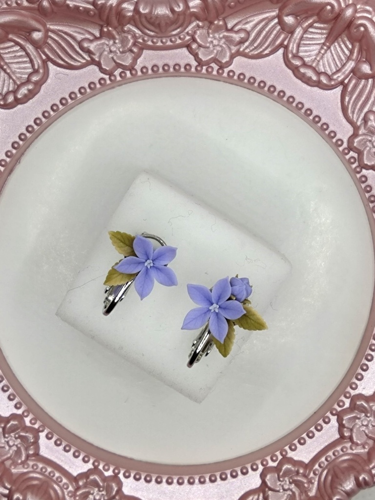 189 桔梗のミニブーケイヤリング