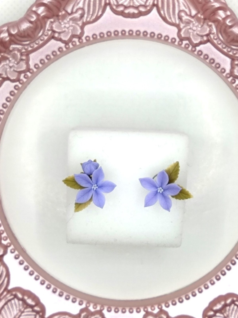 188 桔梗のミニブーケピアス