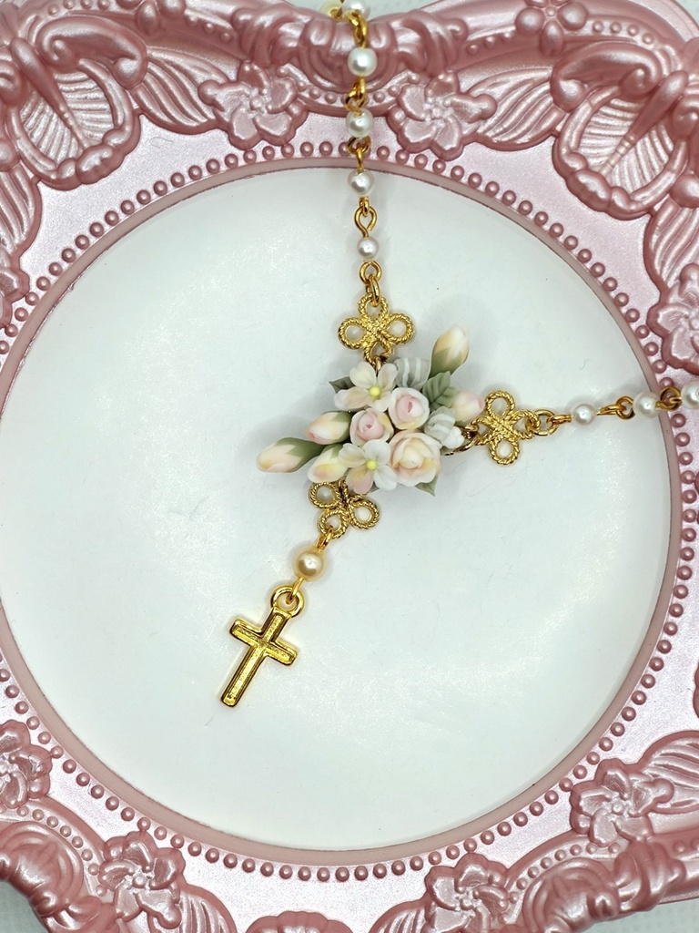 193 バラのクレッセントブーケミニロザリオネックレス
