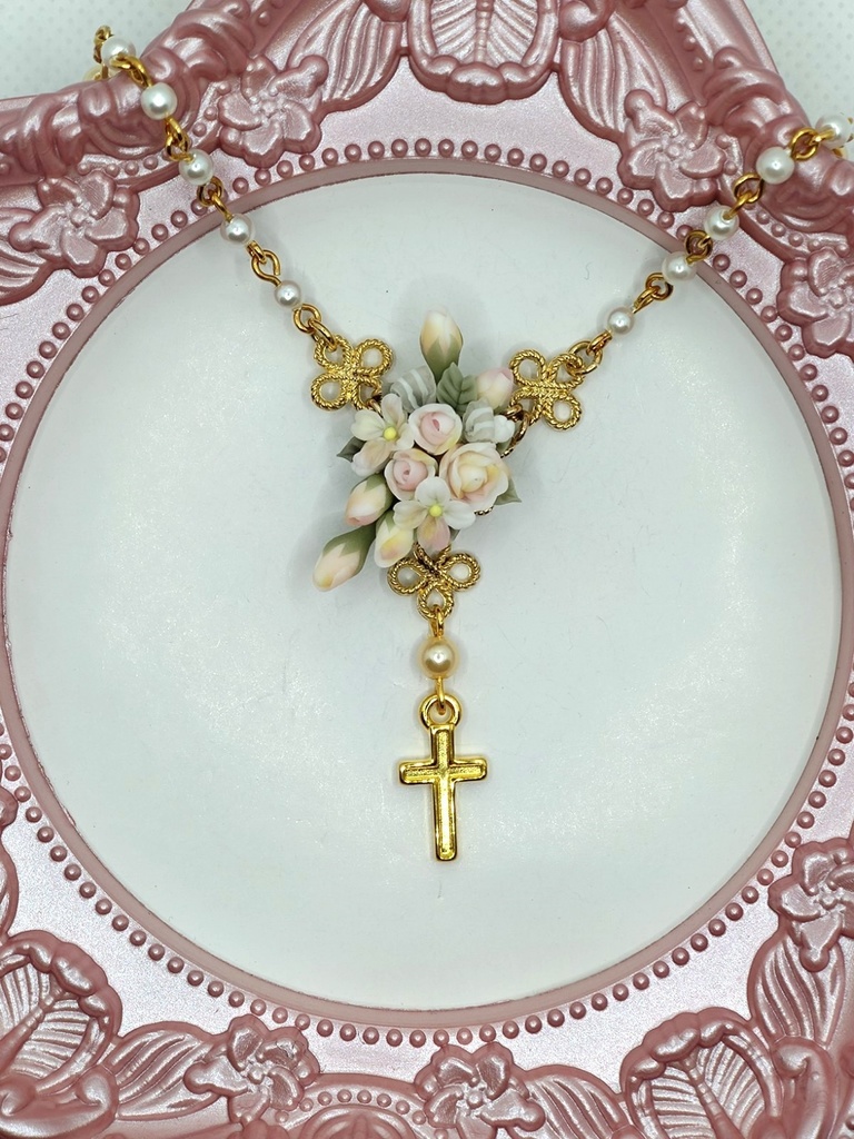 193 バラのクレッセントブーケミニロザリオネックレス