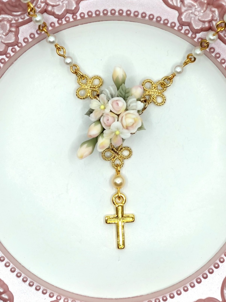 193 バラのクレッセントブーケミニロザリオネックレス