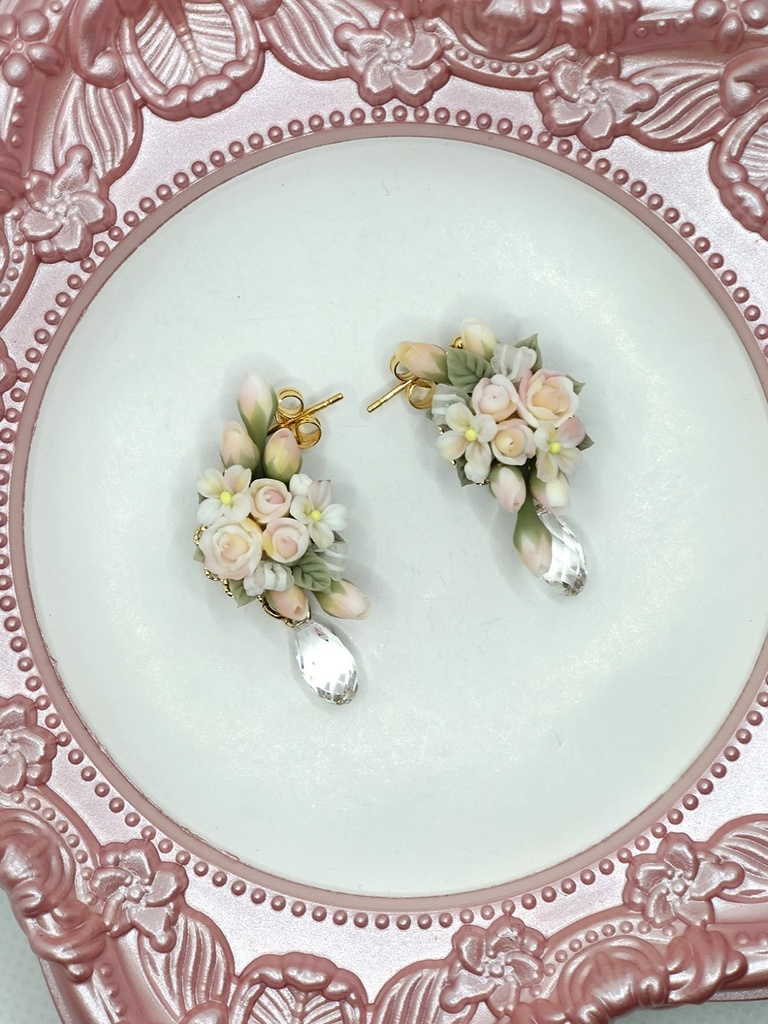 194 バラのクレッセントブーケピアス(サージカルステンレス)パーツ変更可