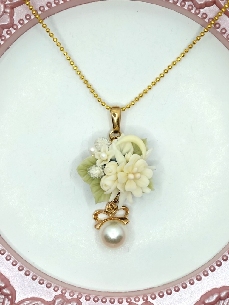 157 月下美人と三日月ブーケネックレス