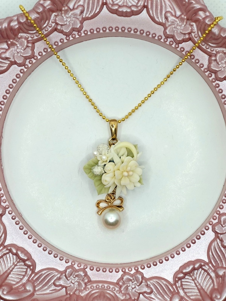 157 月下美人と三日月ブーケネックレス