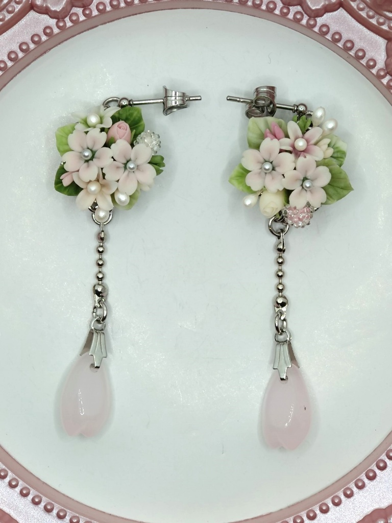 154 (花びらチャーム)桜のブーケピアス(サージカルステンレス)パーツ変更可