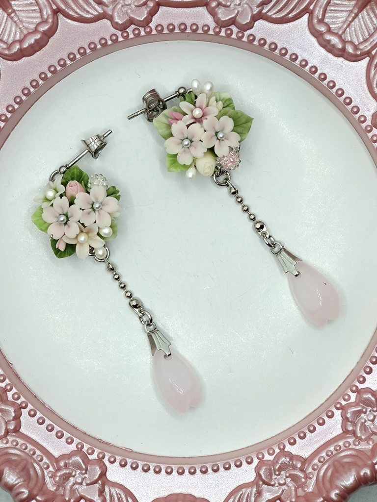 154 (花びらチャーム)桜のブーケピアス(サージカルステンレス)パーツ変更可