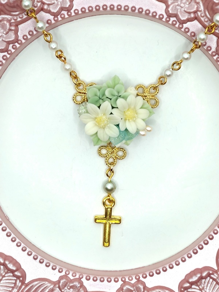 155 マーガレットとクローバーのブーケミニロザリオネックレス