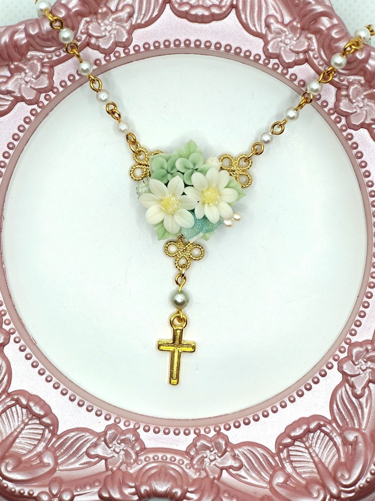 155 マーガレットとクローバーのブーケミニロザリオネックレス