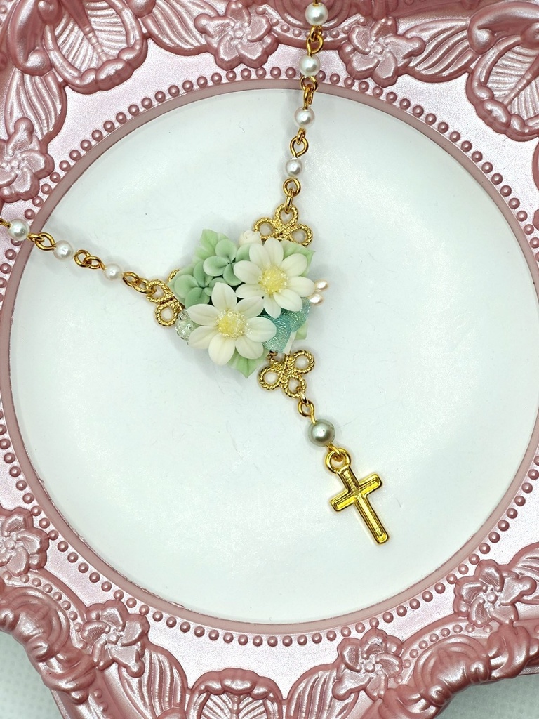 155 マーガレットとクローバーのブーケミニロザリオネックレス
