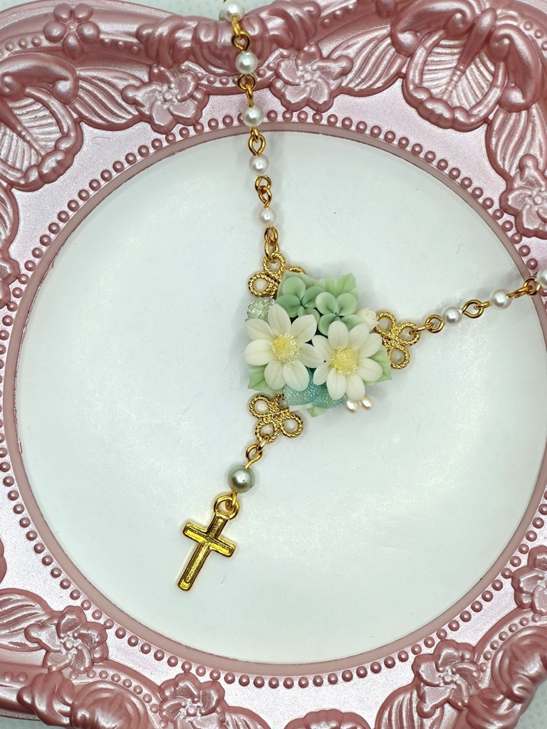 155 マーガレットとクローバーのブーケミニロザリオネックレス