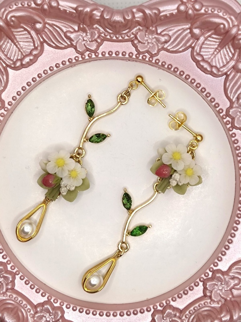 166 苺のブーケピアス（サージカルステンレス）パーツ変更可