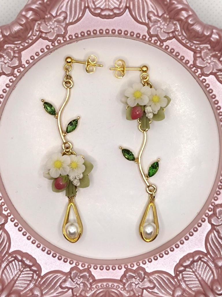 166 苺のブーケピアス(サージカルステンレス)パーツ変更可