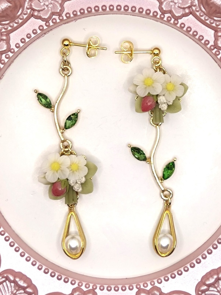 166 苺のブーケピアス(サージカルステンレス)パーツ変更可