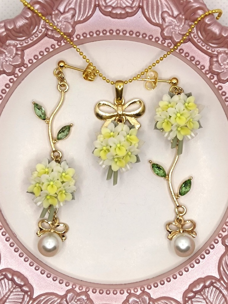 162 黄色のすみれブーケピアス(サージカルステンレス)パーツ変更可