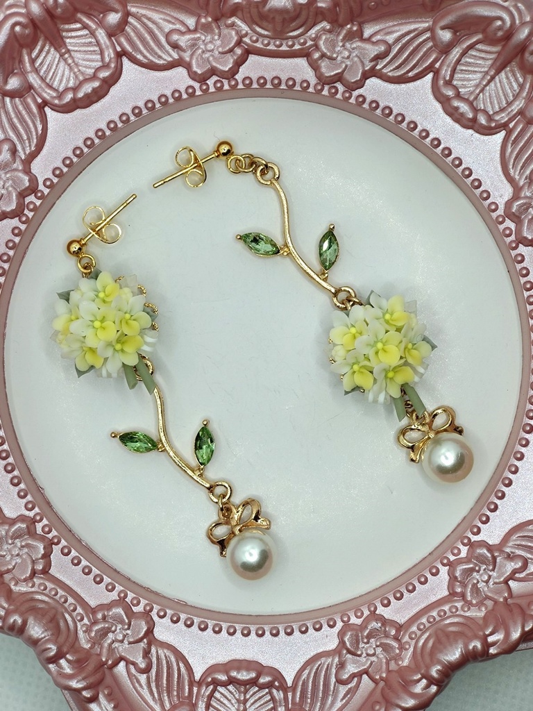 162 黄色のすみれブーケピアス(サージカルステンレス)パーツ変更可