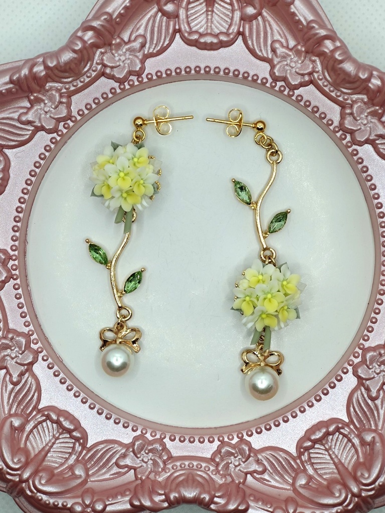 162 黄色のすみれブーケピアス(サージカルステンレス)パーツ変更可