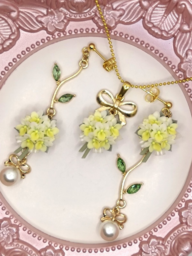 162 黄色のすみれブーケピアス(サージカルステンレス)パーツ変更可