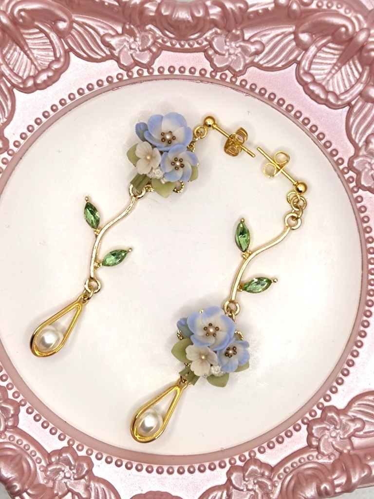 165 ネモフィラのブーケピアス(サージカルステンレス）パーツ変更可