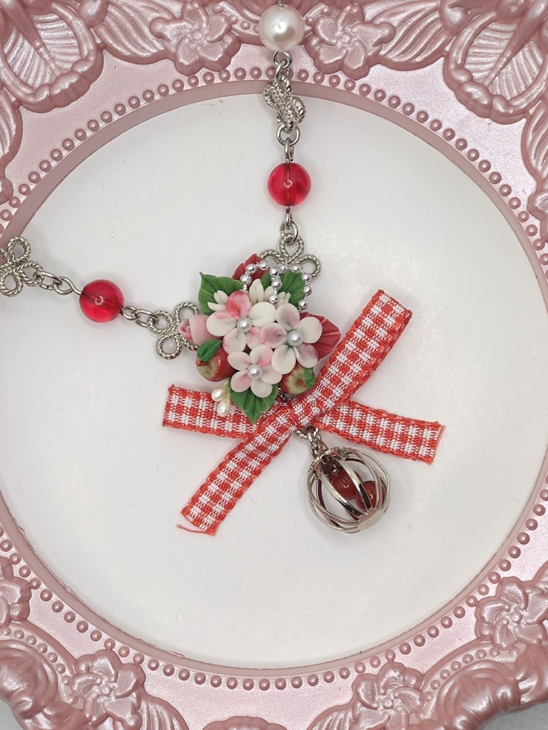 119 赤林檎のブーケネックレス(かごチャーム)