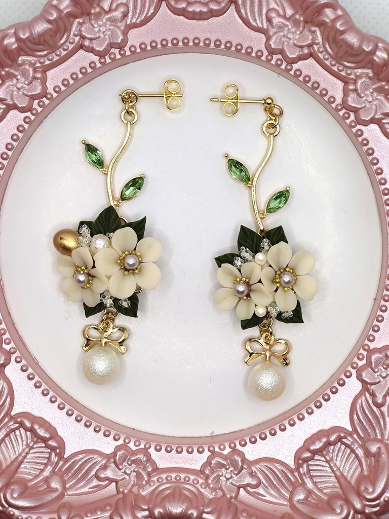 148 白梅のブーケピアス(サージカルステンレス)パーツ変更可