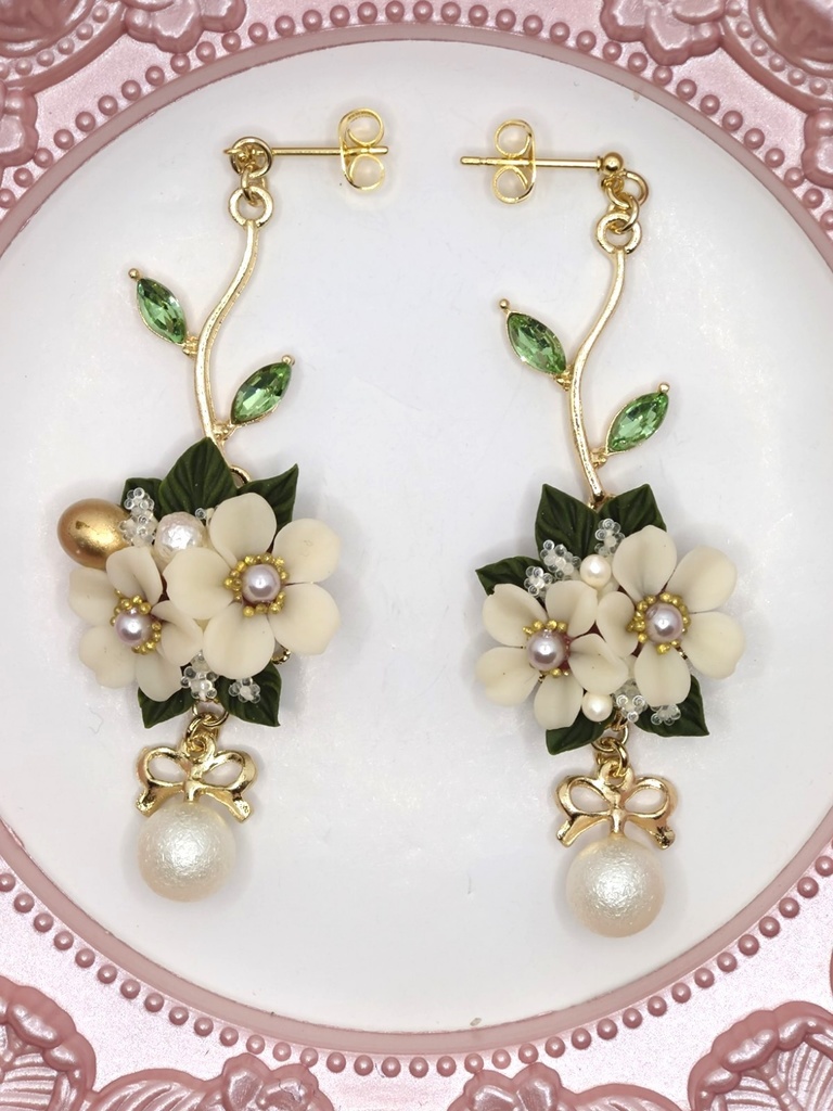 148 白梅のブーケピアス(サージカルステンレス)パーツ変更可