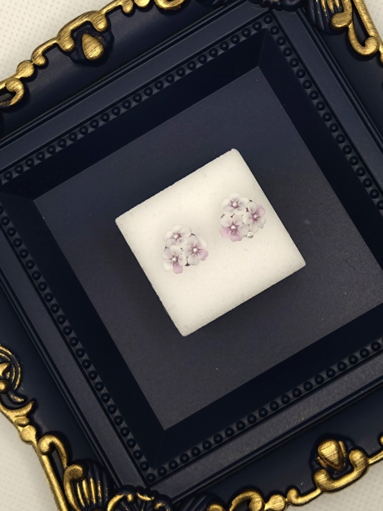 145 桜のミニブーケピアス