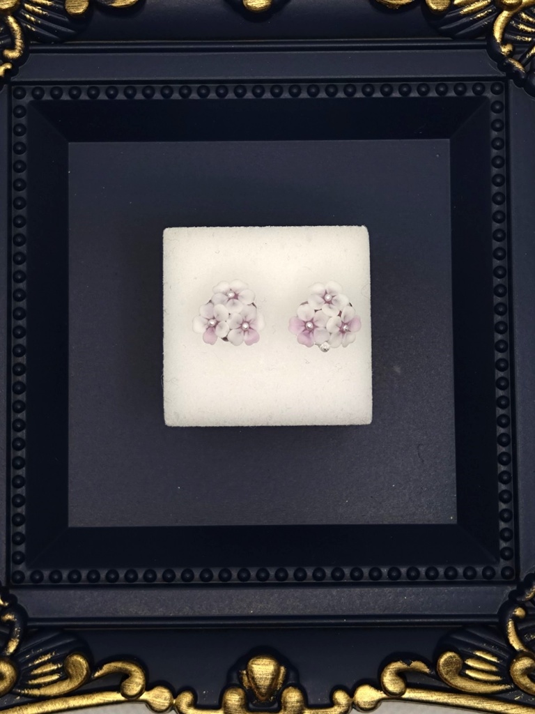 145 桜のミニブーケピアス