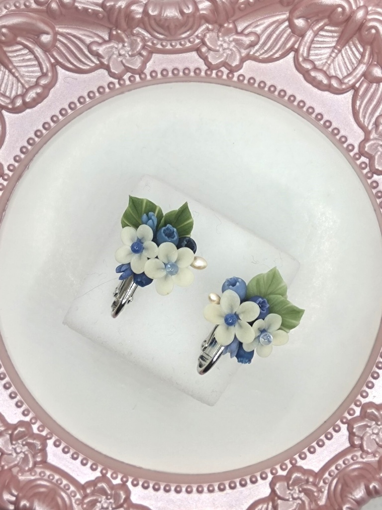 219 ブルーベリーのミニブーケイヤリング
