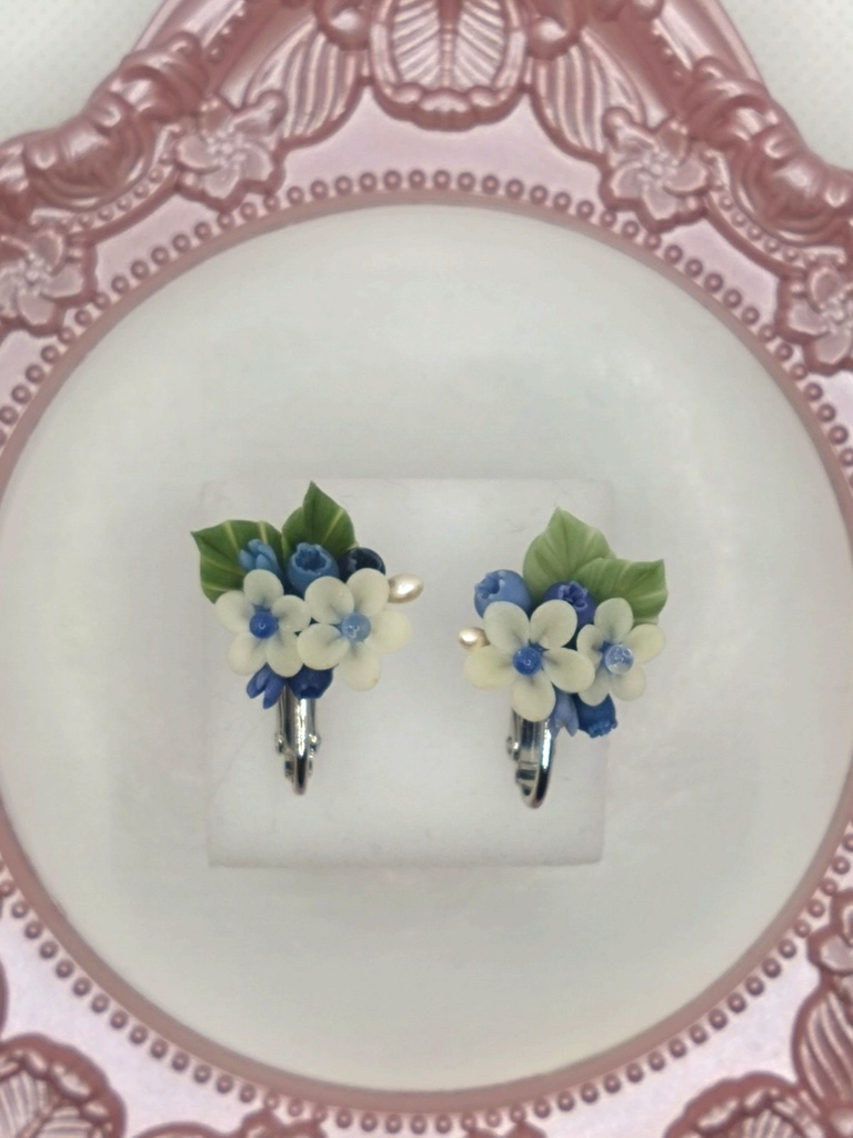 219 ブルーベリーのミニブーケイヤリング