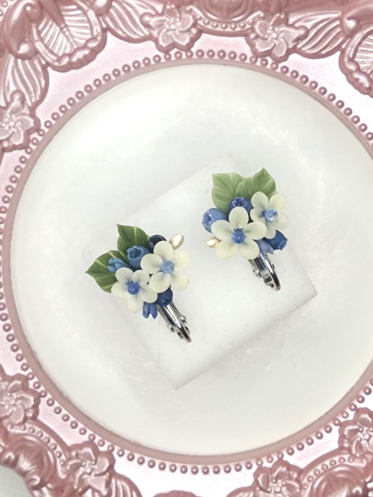 219 ブルーベリーのミニブーケイヤリング