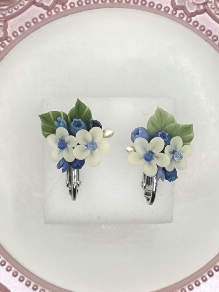 219 ブルーベリーのミニブーケイヤリング