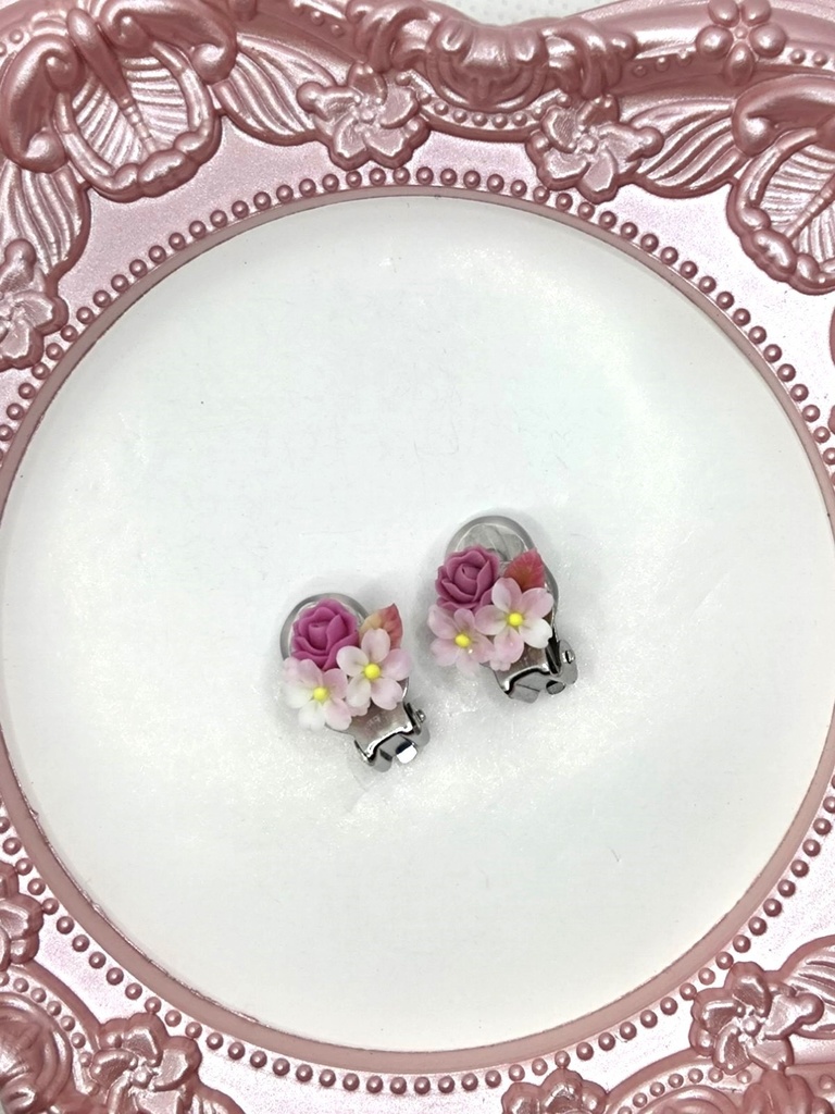 228 桜とバラのミニブーケ蝶バネイヤリング(サージカルステンレス)