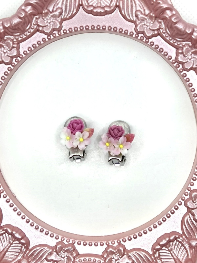 228 桜とバラのミニブーケ蝶バネイヤリング(サージカルステンレス)