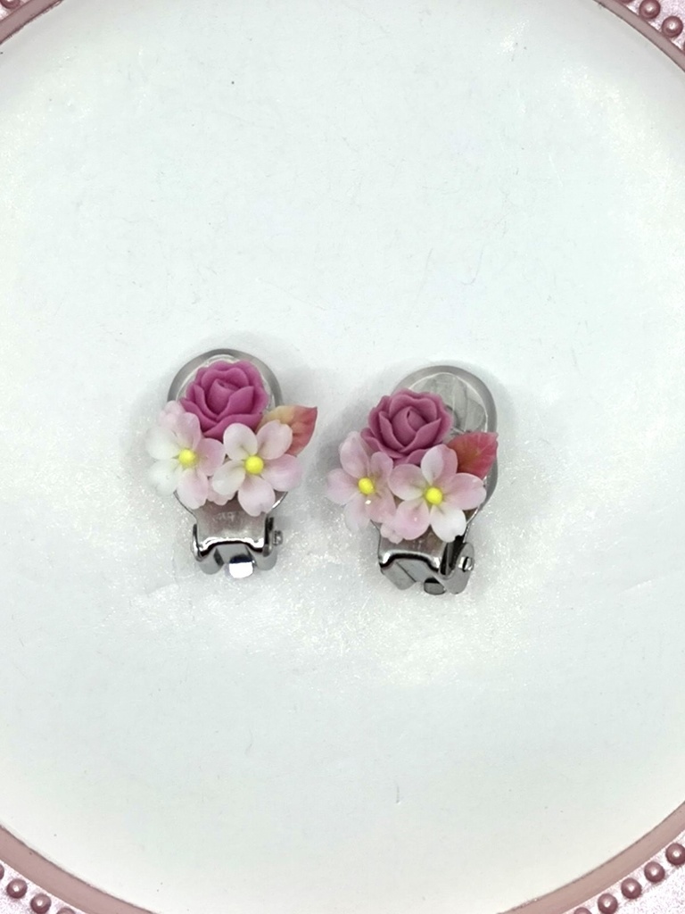 228 桜とバラのミニブーケ蝶バネイヤリング(サージカルステンレス)