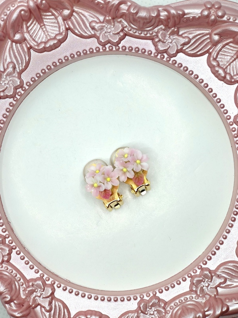 232 桜のミニブーケ蝶バネイヤリング(サージカルステンレス)