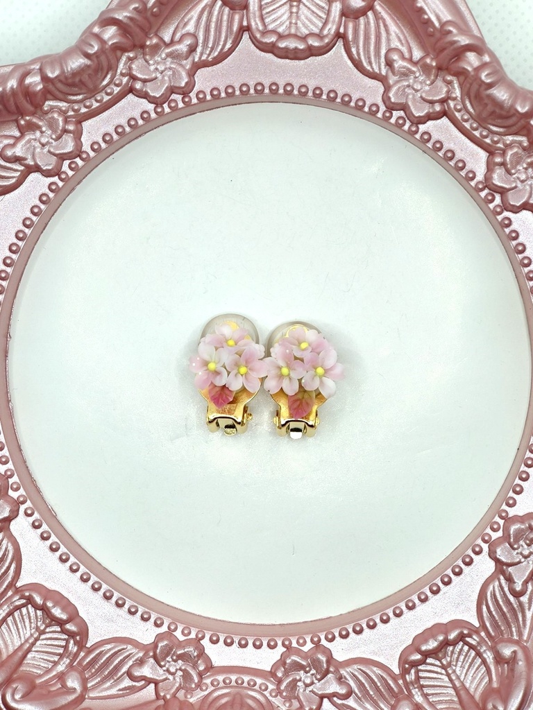 232 桜のミニブーケ蝶バネイヤリング(サージカルステンレス)